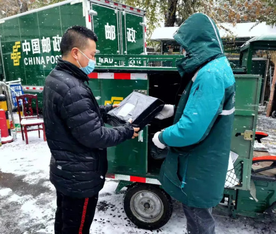 旺季遭遇雨雪天气，国家邮政局呼吁多多理解和包容快递小哥