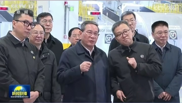 李强总理参观顺丰包裹分拣线